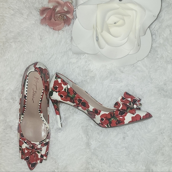 Woman's Betsy Johnson Heels 👠 - Picture 3 of 10